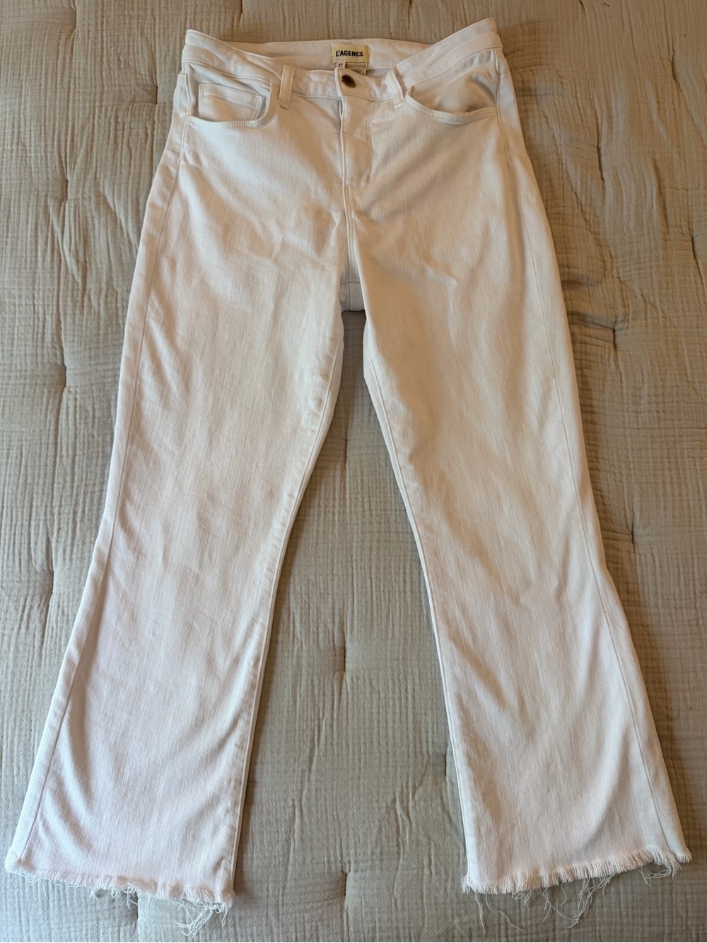 $275 msrp L’agence Kendra cropped flare jean in white size 27